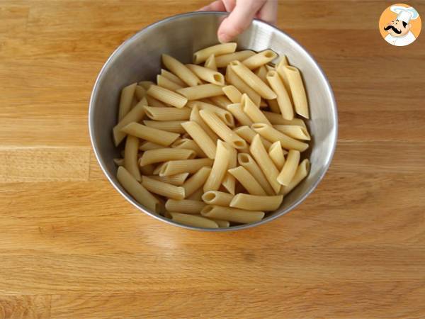 Pasta med tomat, fetaost och oliver - Beredning steg 1