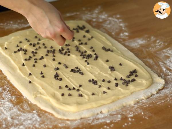 Kinesisk brioche, fylld med vaniljkräm och chokladbitar - Beredning steg 7