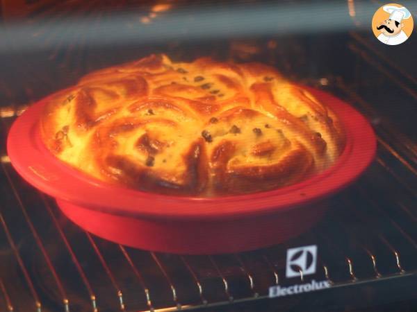 Kinesisk brioche, fylld med vaniljkräm och chokladbitar - Beredning steg 10