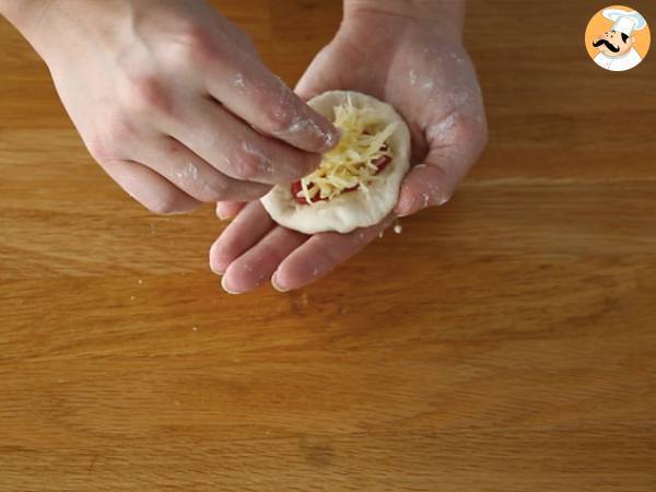 Pizzabullar med fyllning av skinka och ost - Beredning steg 4