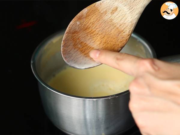 Vit choklad hallonbavarois (steg och video) - Beredning steg 4