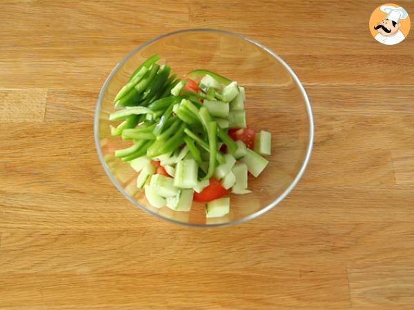Grekisk sallad eller horiatiki - Beredning steg 1