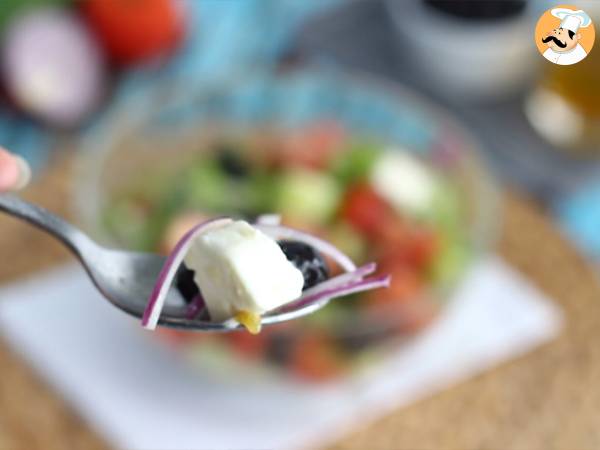 Grekisk sallad eller horiatiki - Beredning steg 4