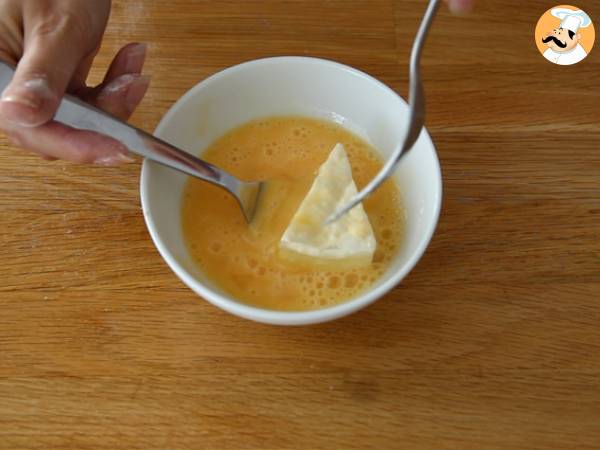 Panerad camembert, smältande och krispig - Beredning steg 2
