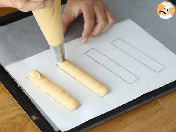 Eclairs med pistagekräm och hallon - Beredning steg 9