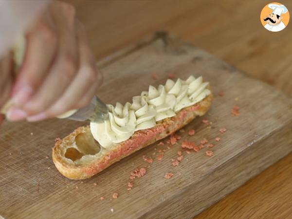 Eclairs med pistagekräm och hallon - Beredning steg 15