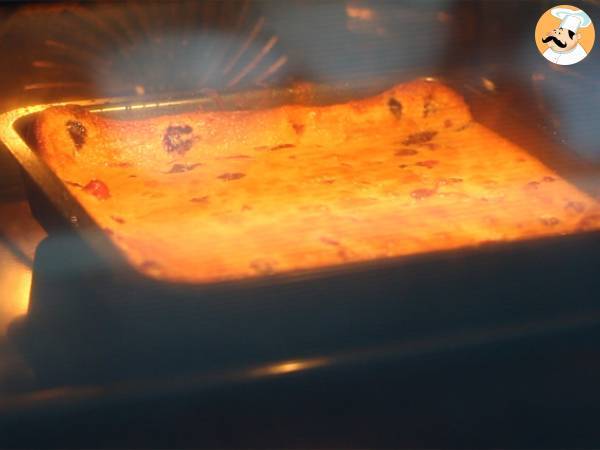 Brownie med vit choklad och röda bär (Blondie) - Beredning steg 4