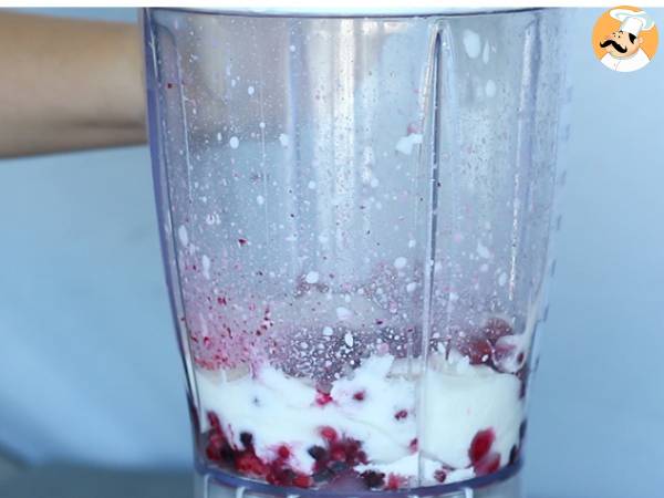 Lassi med röda frukter - Beredning steg 1