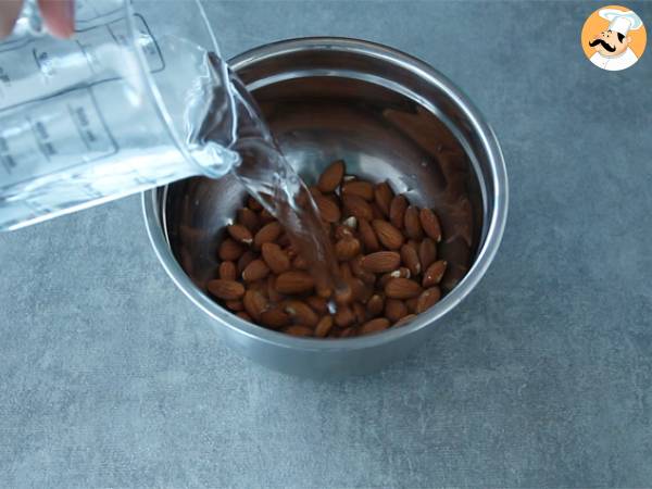 Energibollar med aprikos, grönt te och kokosnöt - Beredning steg 1