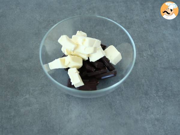 Fondant med choklad och saltad smörkola - Beredning steg 2