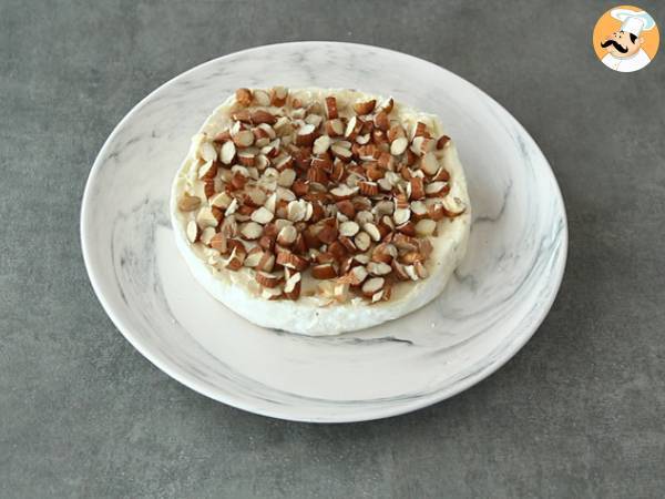 Brie med aprikos- och mandelfyllning - Beredning steg 2