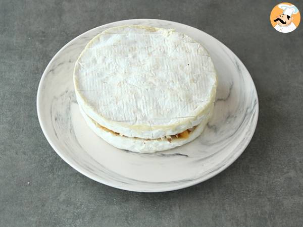 Brie med aprikos- och mandelfyllning - Beredning steg 4