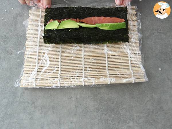 Makis med rökt lax och avokado - Beredning steg 11