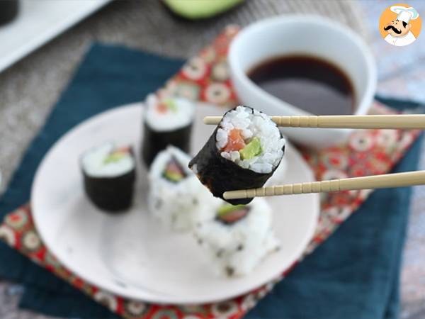 Makis med rökt lax och avokado - Beredning steg 14