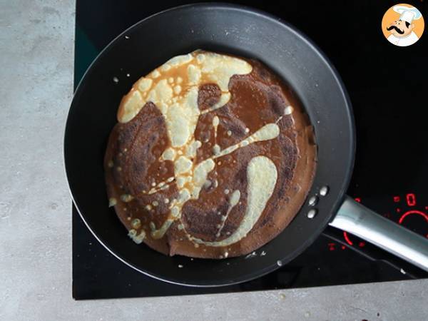 Marmorerade crêpes med vanilj och choklad - Beredning steg 5