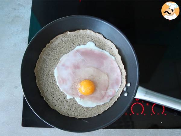 Fullkornspannkakor av bovete med skinka, ost och ägg - Beredning steg 2