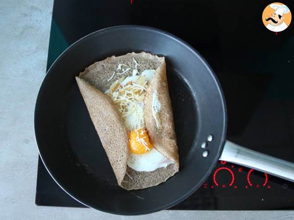 Fullkornspannkakor av bovete med skinka, ost och ägg - Beredning steg 3