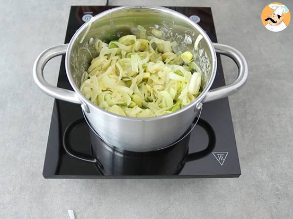Soppa på purjolök, kokosmjölk och curry - Beredning steg 2