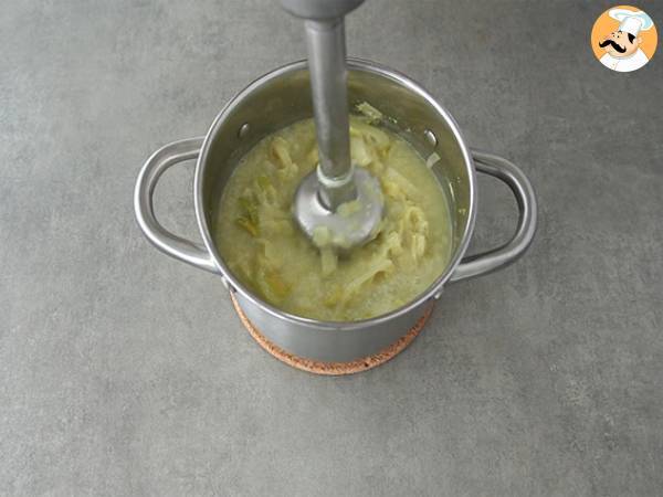Soppa på purjolök, kokosmjölk och curry - Beredning steg 3