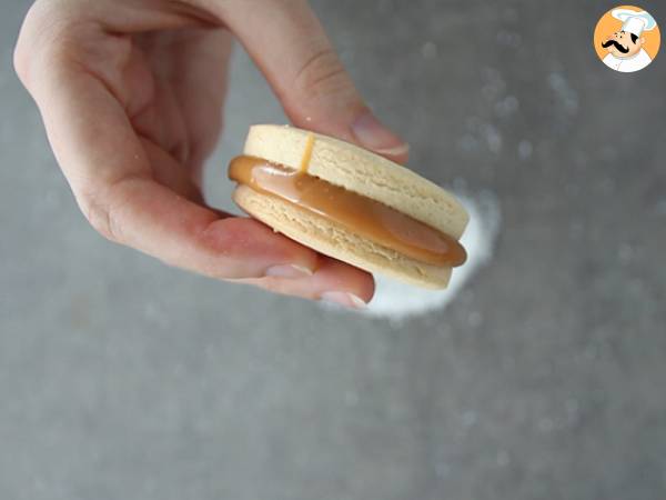 Alfajores - Argentinska mördegskakor med mjölksylt och kokos - Beredning steg 6