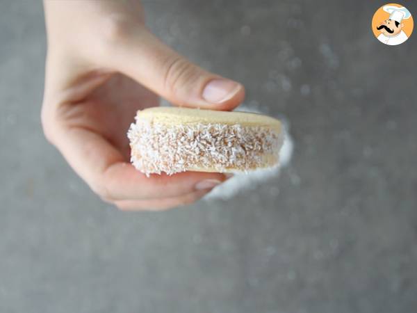Alfajores - Argentinska mördegskakor med mjölksylt och kokos - Beredning steg 7