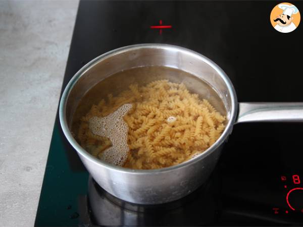 Enkel pasta med tonfisk - Beredning steg 1