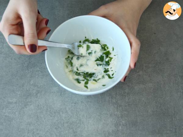 Gurka med yoghurtsås - Beredning steg 2