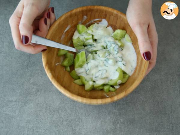 Gurka med yoghurtsås - Beredning steg 3