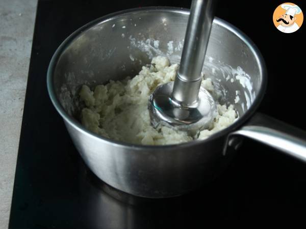 Blomkålskräm, kokos och rökt lax - Beredning steg 2