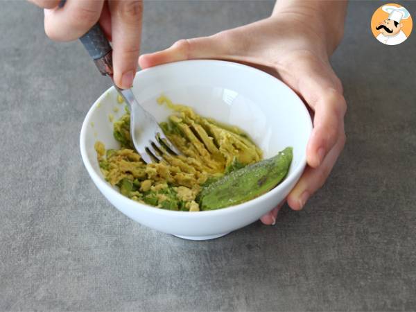 Avokado toast med pocherat ägg - Beredning steg 1
