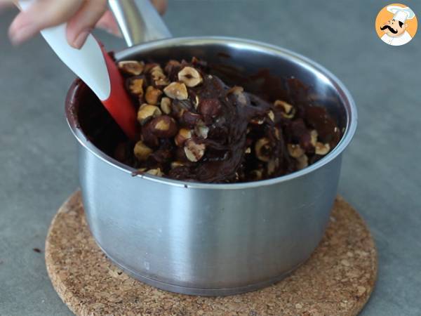Hasselnötsfudge - Choklad- och hasselnötsrutor - Beredning steg 2