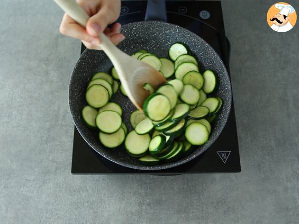 Clafoutis med zucchini och getost - Beredning steg 1