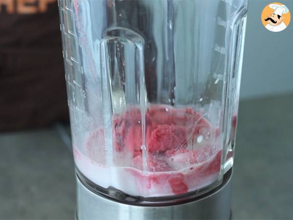 Vegansk hallon- och mintmilkshake - Beredning steg 1