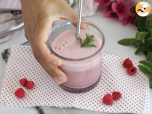 Vegansk hallon- och mintmilkshake - Beredning steg 3