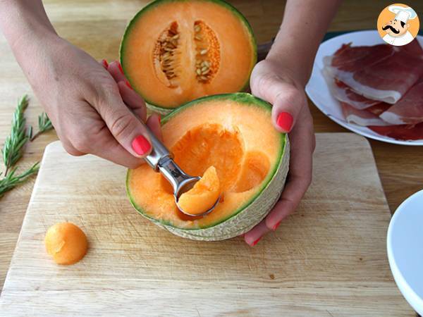 Kebaber med melon, skinka och rosmarin som aperitif - Beredning steg 1