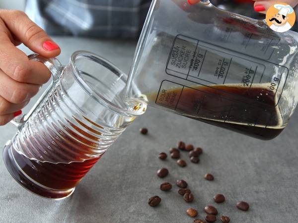 Irish Coffee (kaffe med whisky och vispgrädde) - Beredning steg 2