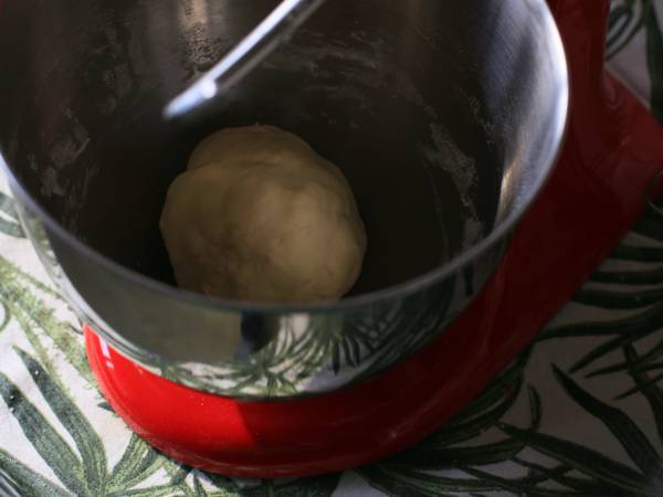 Flätade brödrullar med pesto - Beredning steg 2