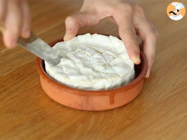 Ugnsrostad camembert med honung och valnötter - Beredning steg 1