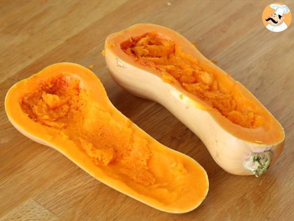 Butternut fylld med quinoa och granatäpple - Beredning steg 2