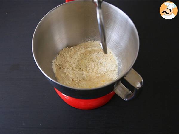 Flätade brödrullar med grön pesto - Beredning steg 1