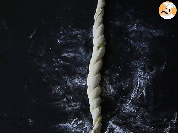 Flätade brödrullar med grön pesto - Beredning steg 5
