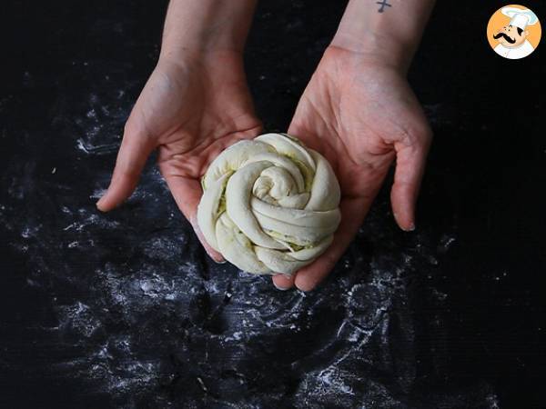 Flätade brödrullar med grön pesto - Beredning steg 6