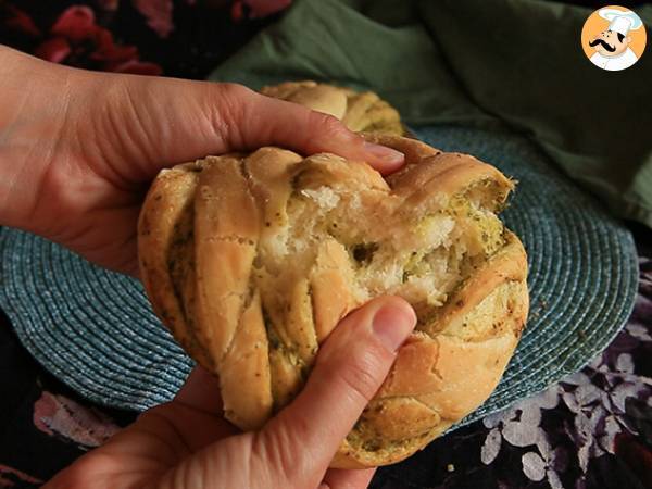 Flätade brödrullar med grön pesto - Beredning steg 8