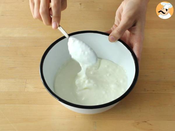 Hemlagad gräddost (Philadelphia-typ) med 2 ingredienser - Beredning steg 1