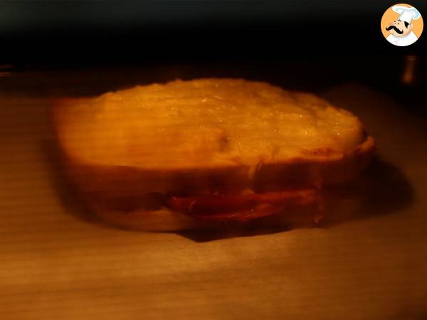 Gourmet croque-monsieur med béchamelsås - Beredning steg 4