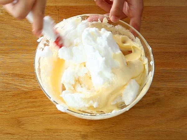 Kylda jordgubbstiramisu i verriner - Beredning steg 2