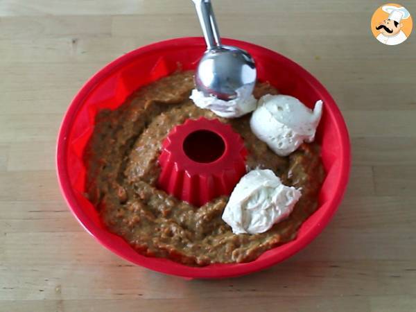 Morotskaka med cheesecakefyllning - Beredning steg 5