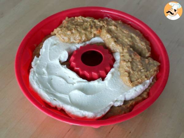 Morotskaka med cheesecakefyllning - Beredning steg 7