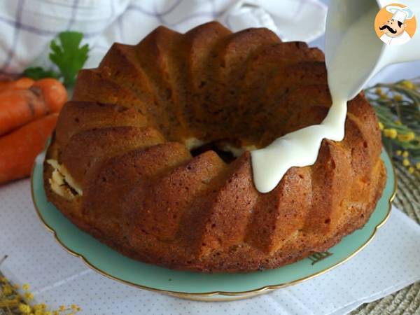 Morotskaka med cheesecakefyllning - Beredning steg 9