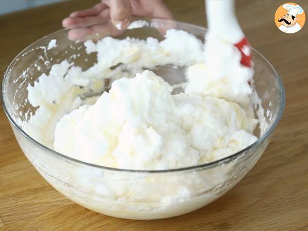 Våningstårta med jordgubbar och mascarponekräm - Beredning steg 3